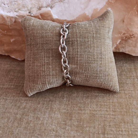 Silver Toned Large Link Chunky Bracelet - Picture 4 of 6